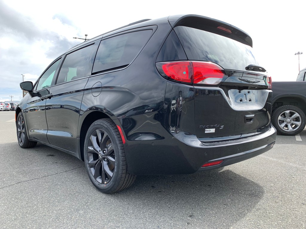 New 2019 Chrysler Pacifica TouringL Sport Utility in Victoria