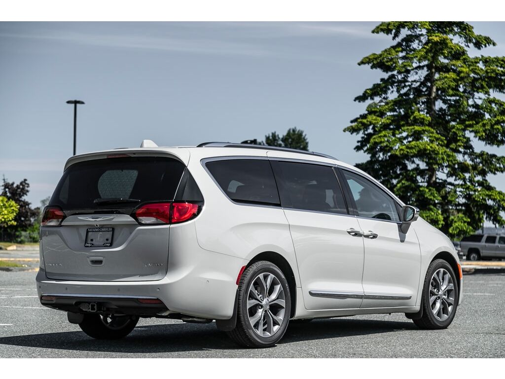 New 2020 Chrysler Pacifica Limited Minivan/Passenger Van in Nanaimo