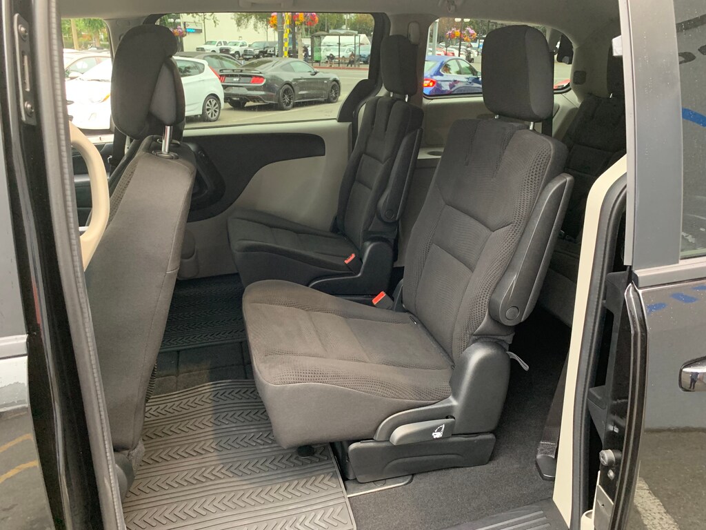 Pre-Owned 2019 Dodge Caravan SXT Plus Stow'N'Go Minivan/Passenger Van ...