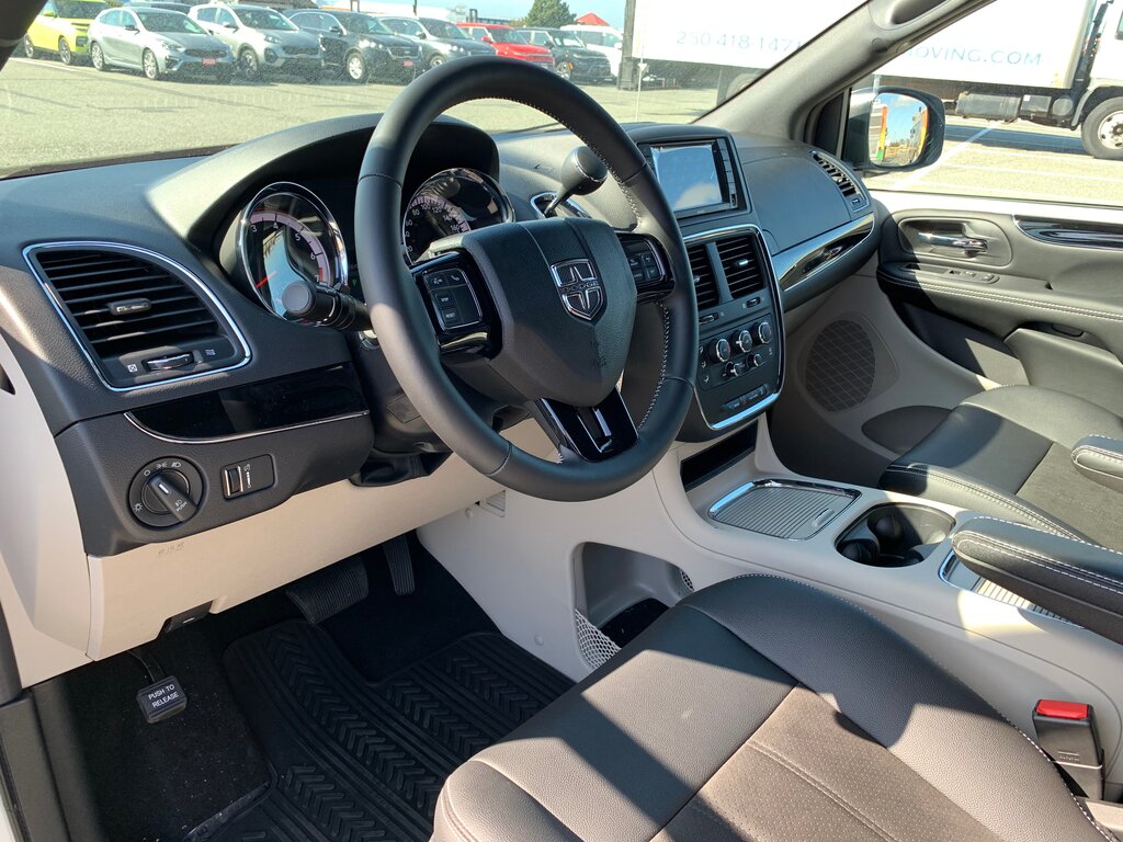 New 2019 Dodge Grand Caravan Sxt Premium Plus Minivanpassenger Van In Victoria 9cv03414 5234